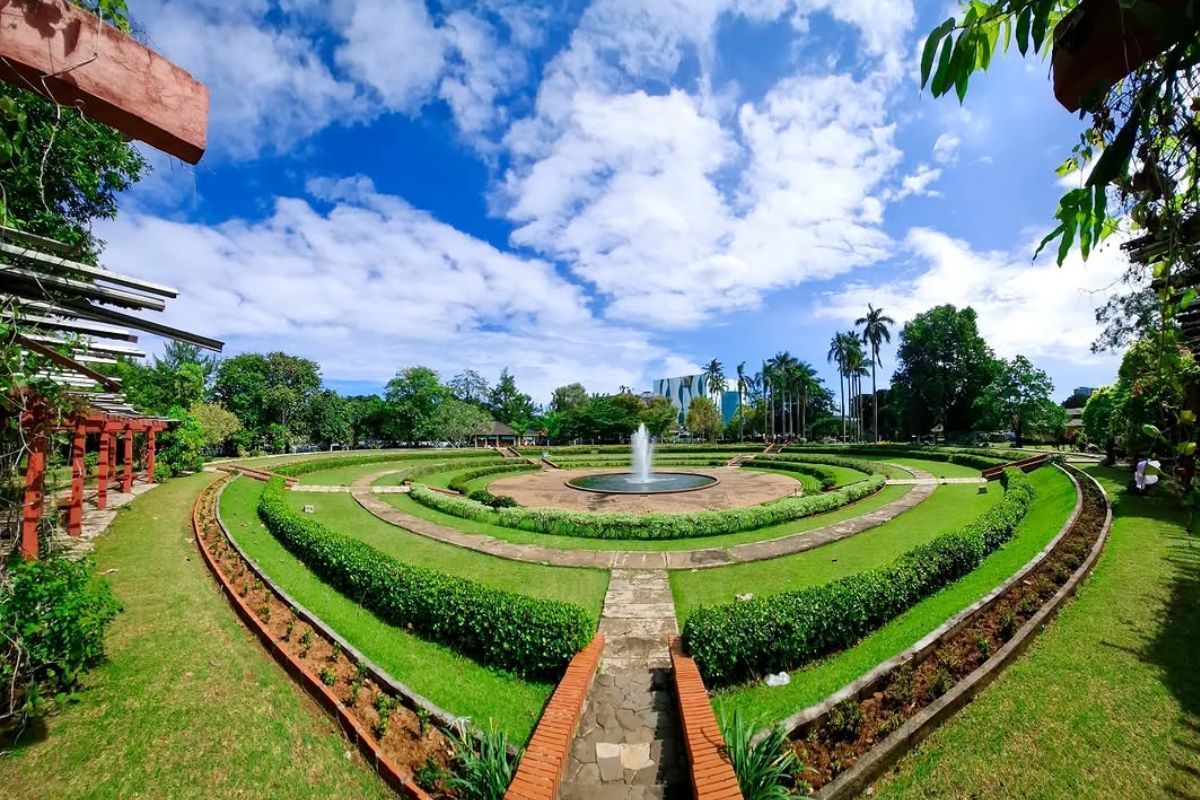 Liburan Keluarga di Taman Bunga Wiladatika: Rute dan Harga Tiket