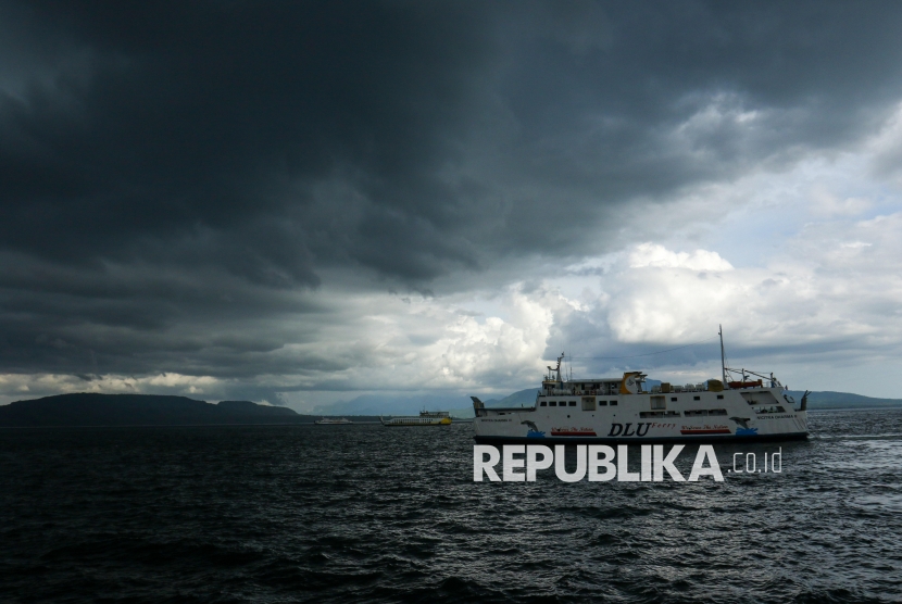 Libur bahagia di tengah ancaman cuaca ekstrem