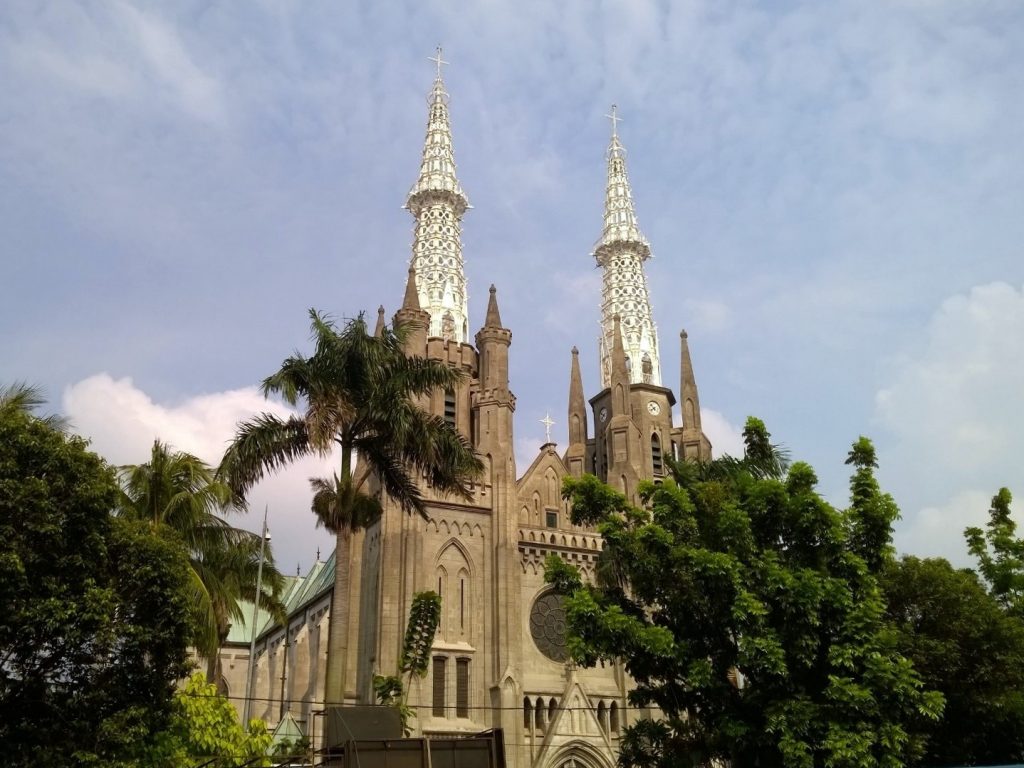 Jakarta–Bali vs Jakarta–Bangkok: Tiket Sama, Mana yang Lebih Menarik untuk Libur Nataru?