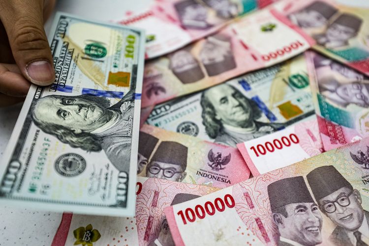 Kaleidoskop 2025: Menengok perjalanan rupiah, naik-turun hingga sempat loyo di 17.071 per dolar AS