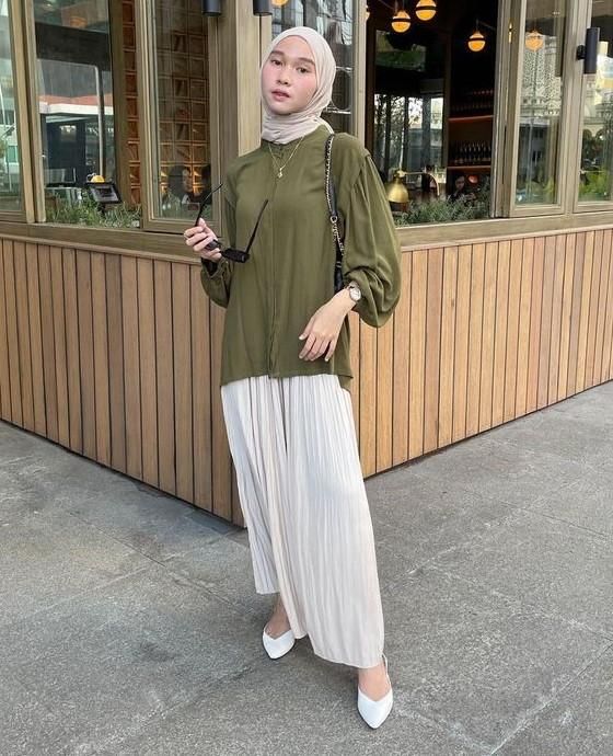 10 style baju hijab warna hijau army yang simpel dan elegan