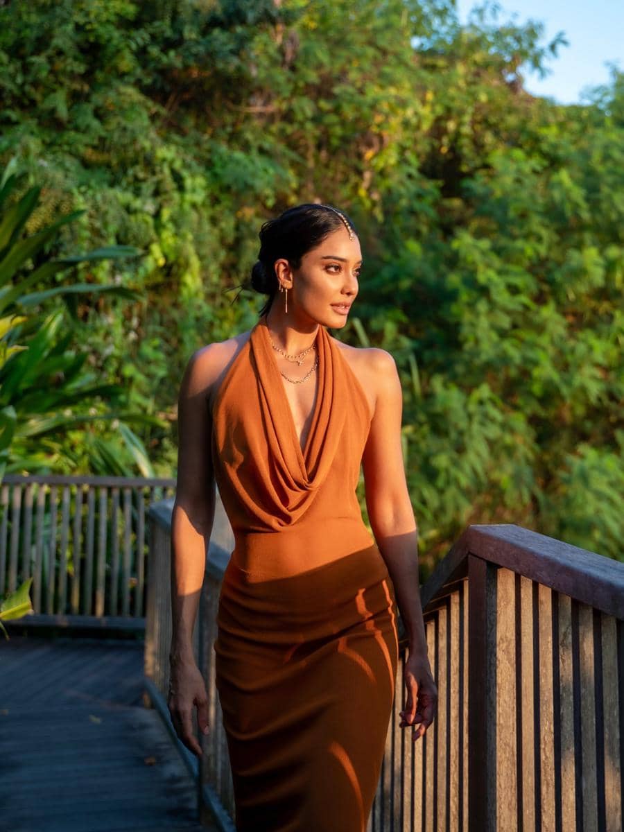 Attachment for 9 potret Lisa Haydon liburan di Bali, menyaksikan penyu bertelur